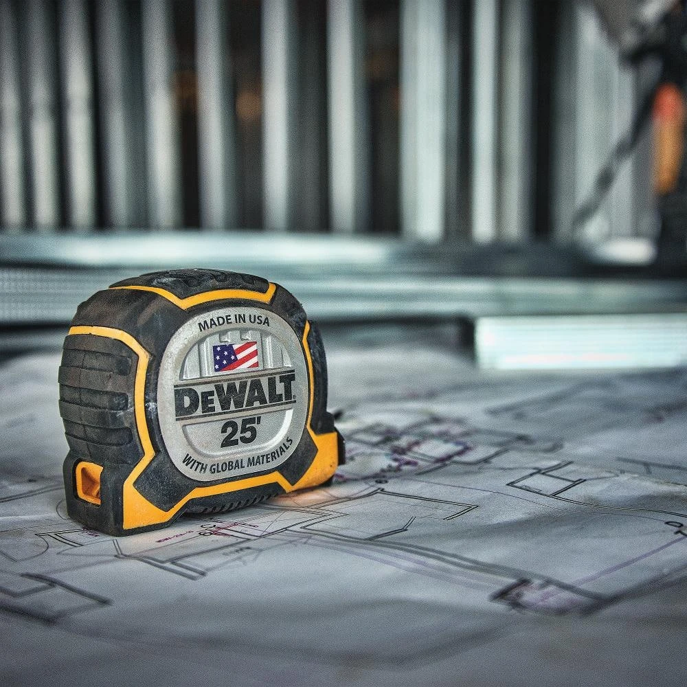 DEWALT 25 ft. x 1-1/4 in. XP Premium Tape Measure - Image 4