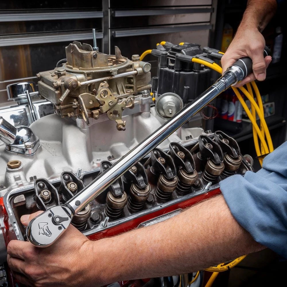 Husky 50 ft. /lbs. to 250 ft. /lbs. 1/2 in. Drive Torque Wrench - Image 7