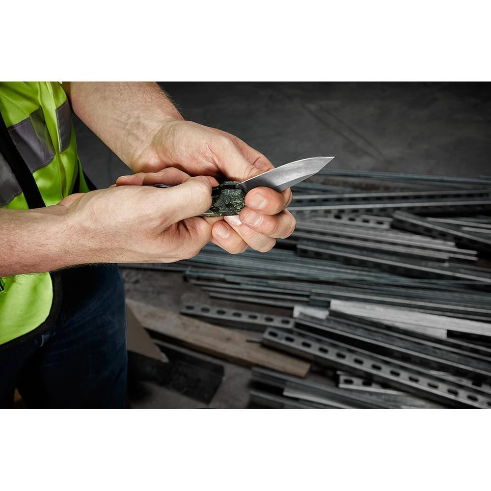 Milwaukee FASTBACK Camo Stainless Steel Folding Knife with 2.95 in. Blade and 6-in-1 Wire Strippers Pliers - Image 10