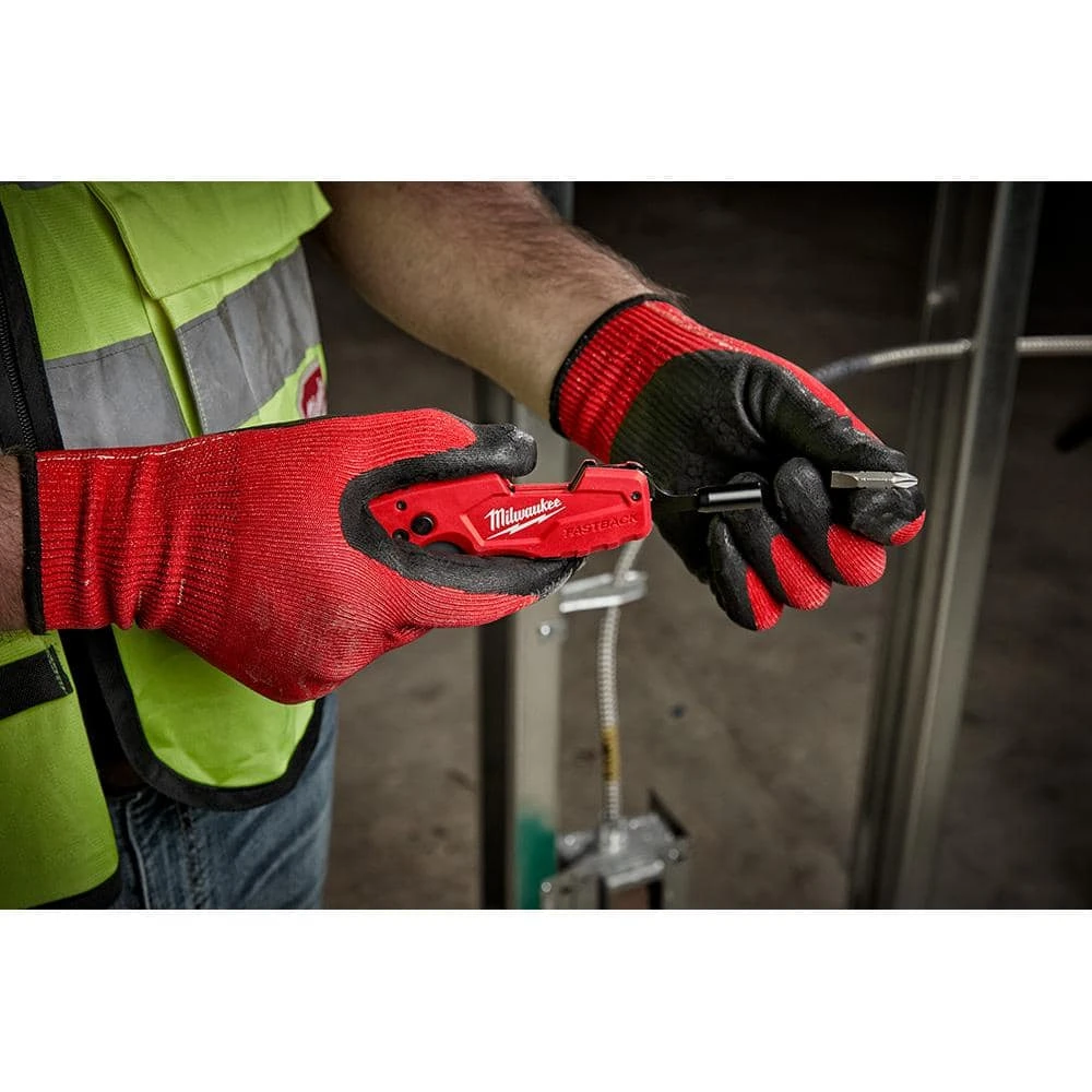 Milwaukee FASTBACK 6-In-1 Folding Utility Knives and FASTBACK Compact Folding Utility Knife Set with 50-Piece Utility Blade - Image 7