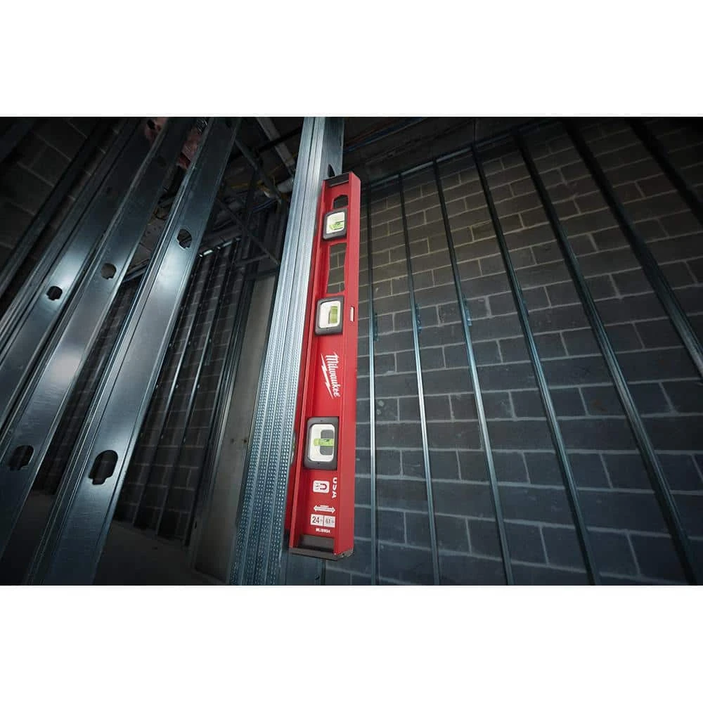 Milwaukee 24 in. Magnetic I-Beam Level with 7 in. Billet Torpedo Level - Image 6